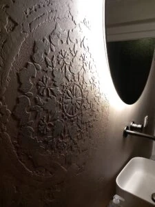 Microcement badkamer met stencil
